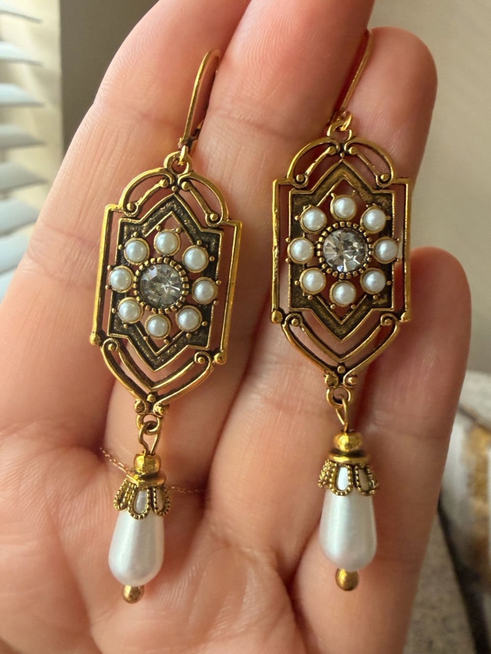 Vintage-Inspired Gold Pearl Drop Earrings - Elegant White Pearls - Picture 2 of 5